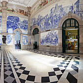 Azulejos, Sao Bento railway station, Porto (Oporto), Portugal, Europe