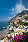 View of town and beach, Positano, Amalfi Coast (Costiera Amalfitana), UNESCO World Heritage Site, Campania, Italy, Mediterranean, Europe