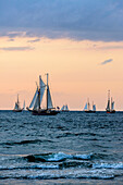 Segelschiffe in Warnemünde zur Hansesail, Warnemünde, Rostock, Ostseeküste, Mecklenburg-Vorpommern, Deutschland