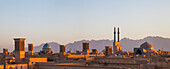 Panorama der Wüstenstadt Yazd, Iran, Asien