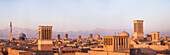 Panorama der Wüstenstadt Yazd, Iran, Asien