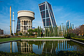 Parque Cuarto Deposito with Kio towers, Madrid, Spain, Europe