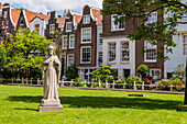 The Begijnhof, one of the oldest inner courts in Amsterdam, Amsterdam, Netherlands, Europe