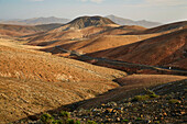 View from the Mirador Astronómico de Sicasumbrenear Fayagua to the South, Pass Degolla de las Maretas, Fuerteventura, Canary Islands, Islas Canarias, Atlantic Ocean, Spain, Europe