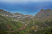 Blick über das Anaga Gebirge auf Taganana und das Meer, Teneriffa, Kanaren, Kanarische Inseln, Islas Canarias, Atlantik, Spanien, Europa