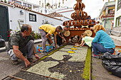 Blütenteppiche für die Prozession, Corpus Christi, Fronleichnahmsfest,Villa de Mazo, UNESCO Biosphärenreservat,  La Palma, Kanarische Inseln, Spanien, Europa