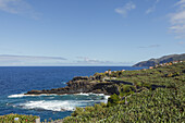 Blick von der Terasse, Apartamentos Miriam, San Andres y Sauces, Dorf, Bananenplantagen und Küste beim Charco Azul, Atlantik, UNESCO Biosphärenreservat, La Palma, Kanarische Inseln, Spanien, Europa