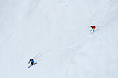 Mann und Frau auf Skitour fahren vom Rastkogel ab, Rastkogel, Tuxer Alpen, Tirol, Österreich