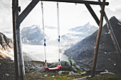 Schaukel mit Ausblick von der Braunschweiger Hütte,E5, Alpenüberquerung, 4. Etappe, Skihütte Zams, Pitztal, Lacheralm, Wenns, Gletscherstube,  Österreich, Zams zur Braunschweiger Hütte