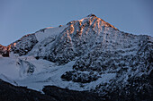Berggipfel im Abendrot,E5, Alpenüberquerung, 6. Etappe,Vent, Niederjochbach,Similaun Hütte, Schnalstal, Vernagt Stausee,Meran