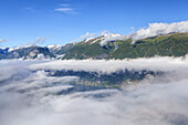 Nebel über dem Aurlandsfjord einem Seitenarm des Sognefjord, Aurlandsvangen, Sogn og Fjordane, Fjordnorwegen, Südnorwegen, Norwegen, Skandinavien, Nordeuropa, Europa