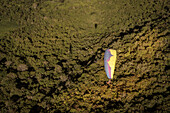 Paragliding im Outdoor Zentrum von San Gil, Departmento Santander, Kolumbien, Südamerika