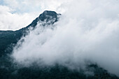 Wolken ziehen über Berggipfel im Valle del Cocora, Salento, UNESCO Welterbe Kaffee Dreieck (Zona Cafatera), Departmento Quindio, Kolumbien, Südamerika