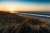 Sonnenuntergang am Strand im Winter, Ostfriesische Inseln, Spiekeroog, Niedersachsen, Nordsee, Deutschland