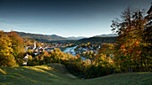 Blick vom Kalvarienberg auf Bad Tölz und die Isar, Isar, Bayern, Deutschland