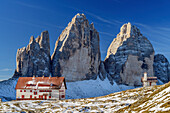 Drei-Zinnen-Hütte und Drei Zinnen, Drei Zinnen, Sextener Dolomiten, Dolomiten, UNESCO Welterbe Dolomiten, Venetien, Venezien, Italien