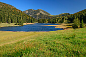 Lake Seewaldsee with Hochwieskopf and Hochbuehel, lake Seewaldsee, Salzkammergut, Salzburg, Austria