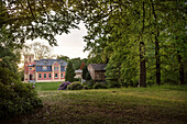 historische Gebäude am Azaleen und Rhododendron Park Kromlau, Gablenz, Landkreis Görlitz, Sachsen, Deutschland