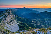 Morgenstimmung über den Bergen des Vercors mit Moucherolle im Hintergrund, vom Grand Veymont, Vercors, Dauphine, Dauphiné, Isère, Frankreich