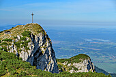 Gipfel der Benediktenwand mit Blick ins Alpenvorland, Benediktenwand, Bayerische Alpen, Oberbayern, Bayern, Deutschland