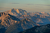 Blick auf Guffert und Karwendel, von der Aiplspitze, Mangfallgebirge, Bayerische Alpen, Oberbayern, Bayern, Deutschland