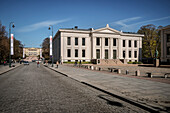 Universitäts Platz am Karl Johans gate mit Blick zum königlichen Schloss, Oslo, Norwegen, Skandinavien, Europa