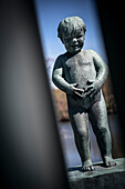 Skulptur von weinendem Kleinkind, der Vigeland Skulpturenpark des Bildhauers Gustav Vigeland, Frognerpark, Oslo, Norwegen, Skandinavien, Europa