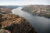 Blick auf Lysefjord am Preikestolen, Provinz Rogaland, Norwegen, Skandinavien, Europa