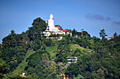 Buddha-Figur über Kandy im Bergland, Sri Lanka