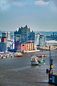 Blick auf die Skyline von Hamburg mit Elbphilharmonie und Sporthafen, Hamburg, Norddeutschland, Deutschland