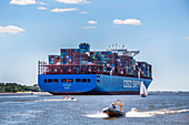 Schiffsverkehr auf der Elbe in Hamburg Blankenese, Norddeutschland, Deutschland