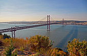Lissabon, Blick von Cristo Rei auf Ponte 25 de Abril, Rio Tejo, Distrikt Lisboa, Portugal, Europa