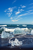 Eisschollen in der Bucht von Jökulsarlon, Island, Europa