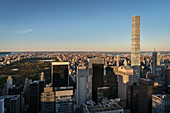 Top of the Rock Ausblick zum Central Park und 432 Park Avenue Hochhaus, Rockefeller Center, Manhattan, New York City, Vereinigte Staaten von Amerika, USA, Nordamerika