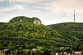 Blick zur Burgruine Rosenstein und Fernsehturm, Heubach bei Aalen, Ostalbkreis, Schwäbische Alb, Baden-Württemberg, Deutschland
