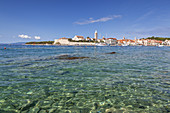 Blick auf den Hafen und die Altstadt von Rab, Insel Rab, Primorje-Gorski kotar, Kvarner Bucht, Kroatien, Südeuropa, Europa