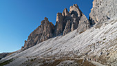 Weg zu den Drei Zinnen, Dolomiten, Südtirol, Italien