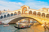 Rialto Brücke in Venedig bei Sonnenuntergang, Italien, Venetien, Venedig