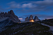 Nacht in der Berghütte Locatelli, Sexten, Provinz Bozen, Dolomiten, Südtirol, Italien