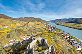 Blick von der Burgruine Hinterhaus auf die Donau und das Dorf Spitz an der Donau, Wachau, Waldviertel, Bezirk Krems, Niederösterreich, Österreich, Europa,