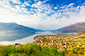 Erhöhte Ansicht von Gravedona, Comer See, Lombardei, Italien, Europa