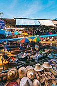 Damnoen Saduak floating market, Ratchaburi, Bangkok, Thailand.