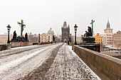 Schneefälle bei Charles Bridge Europe, Tschechische Republik, Böhmen, Prag