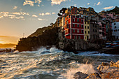 Sonnenuntergang bei Riomaggiore, Cinque Terre, Stadtbezirk von Riomaggiore, La Spezia-Provinz, Ligurien, Italien, Europa