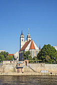 Blick über die Elbe auf die Johanniskirche, Magdeburg, Sachsen-Anhalt