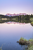 Geroldsee mit Blick auf das Karwendelgebirge, Werdenfelser Land, Oberbayern, Bayern