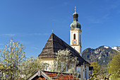 Parish Church of St. Jacob in front of the Brauneck in Lenggries, Tölzer Land, Upper Bavaria, Bavaria, Germany