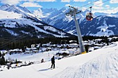 Skipiste mit Kabinenbahn im Skigebiet Königsleiten in der Zillertalarena am Gerlospass, Salzburger Land, Österreich