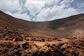 Caldera Blanca Wanderung zum größten Vulkankrater auf Lanzarote am Rande des Timanfaya Nationalparks, 458m Höhe, Krater 1200m Durchmesser, Lanzarote, Kanaren, Spanien, Europa