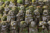Eine Sammlung von 1200 Rakan-Statuen, die die Schüler Buddhas, Otagi Nenbutsu-ji-Tempel, am Stadtrand von Kyoto, Japan, Asien, darstellen